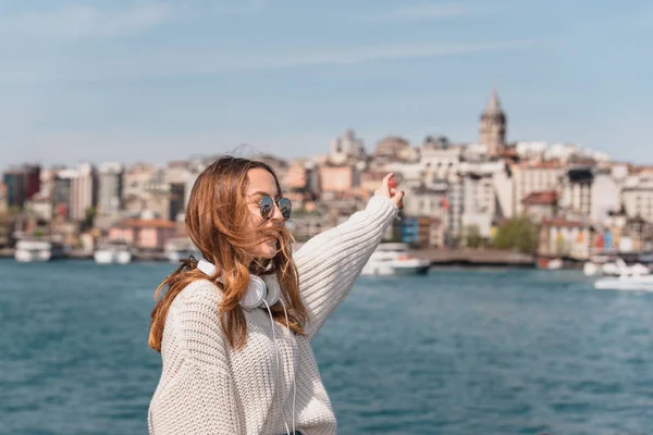 Ritratto di un bel giovane viaggiatore — Foto Stock