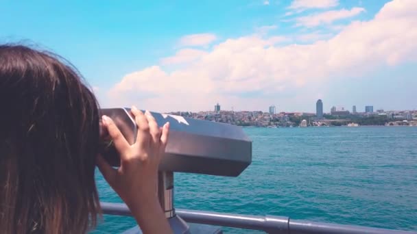 Beautiful Girl Looks Sightseeing Binoculars Bosphorus Popular Destination Uskudar Istanbul — Stock Video