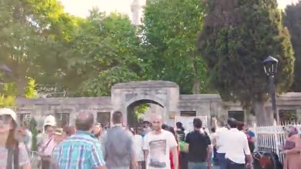 Vídeo Hiperlapso Personas Unidentadas Caminan Exploran Mezquita Azul Mezquita Del — Vídeos de Stock