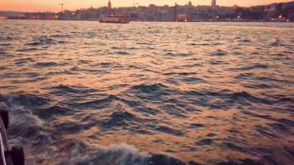 Slow Motion Landschap Uitzicht Goelen Tower Bosporus Bij Zonsondergang Tijdens — Stockvideo