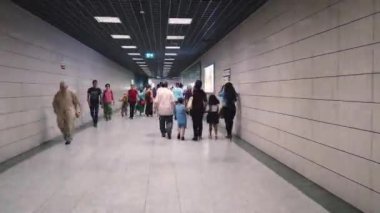 Hyperlapse Video:Unidentfied insanlar İstanbul Sirkeci İstasyonu'na Marmaray metro yürümek,Türkiye.19.06.2019