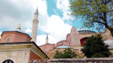 Yavaş Hareket:İstanbul'da bulunan Aya Sophie Müzesi'nin dış görünümü,Türkiye.19.06.2019
