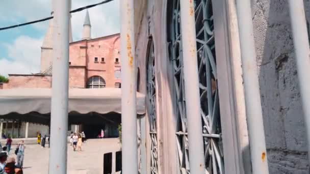 Unidentfied Mensen Wachten Gaan Verlaten Van Hagia Sophia Museum Istanboel — Stockvideo