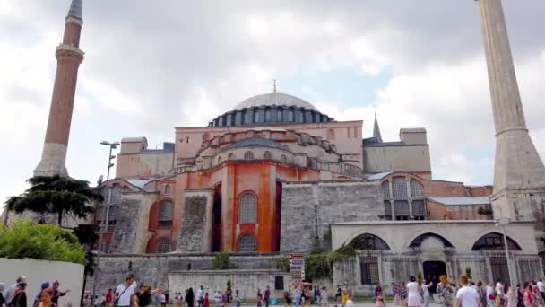 イスタンブールに位置するアヤソフィー博物館の外観 2019 — ストック動画