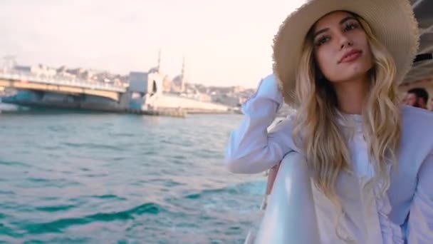 Beautiful Girl Enjoys Moment While Cruising View Galata Bridge Bosphours — стоковое видео