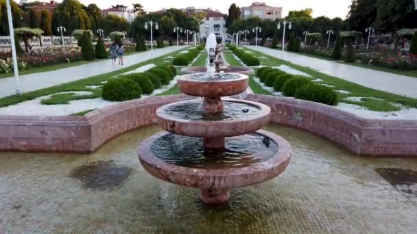 Peaceful Scenery Fountainin Park — Stock Video