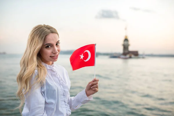 Όμορφα κύματα τουρκική σημαία — Φωτογραφία Αρχείου