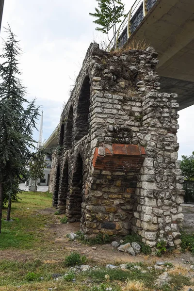 Руїни стародавнього Галатської стіни в Стамбулі — стокове фото