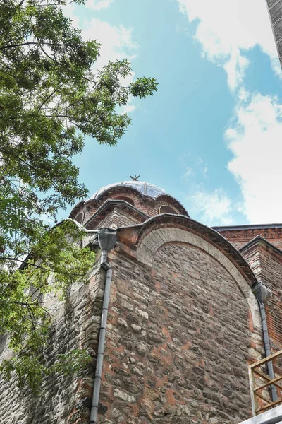 Внешний вид церкви Святого Бенуа в Стамбуле — стоковое фото