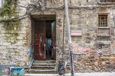 Istanbul 'daki antik Genoise duvarının Harabeleri