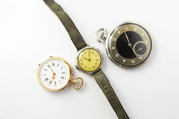 Zegarki Białym Tle Klasyczny Złoty Kieszonkowy Oglądać Zegarek Kieszonkowy Czarno — Zdjęcie stockowe