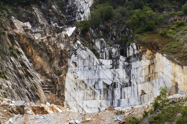 İtalya, Toskana, Apuan Alps, Carrara. 13 Haziran 2018. Mermer ocağı görüntülemek.
