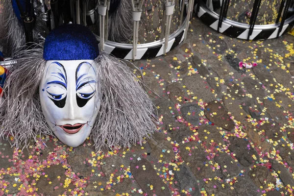 Basel karnaval 2019 maskeler ve tuzaklar davul
