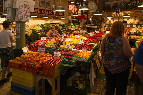 Seattle Pike Place mercado público de comestibles stand — Foto de Stock