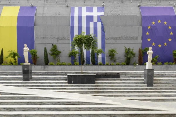 Odessa Yunan Parkı bayraklar ve heykellerle adım attı