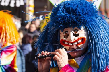 2019 Basel karnavalı mavi saçlı kostüm.