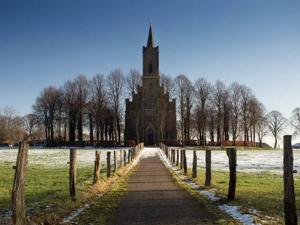 Bedburg-Hau Louisendorf Elisabeth kilisede bir güneşli kış gün manzara biçiminde tarih