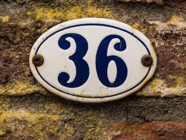 eski ev numarası 36 wihte ve mavi emaye