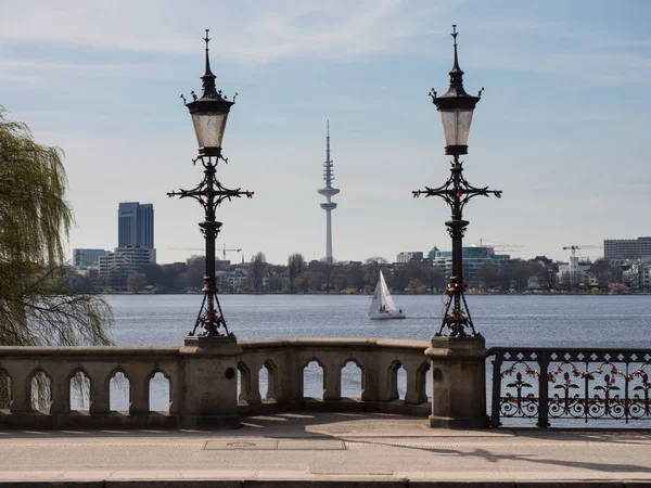 Brigata Binnenalster Amburgo Germania Con Vecchie Lanterne — Foto Stock