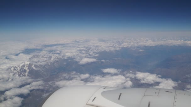 Πετώντας Πάνω Από Σύννεφα Και Βουνά Στην Ισπανία — Αρχείο Βίντεο
