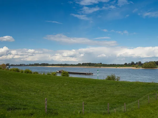 Gemi sürücüler akıntıya Rhine, Grieth, Kalkar, Almanya