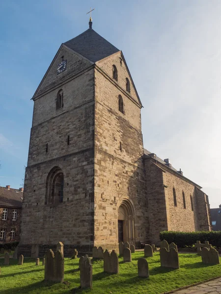 Evangelische Kerk Peter Hohensyburg Dortmund Duitsland Kerkhof Stockfoto