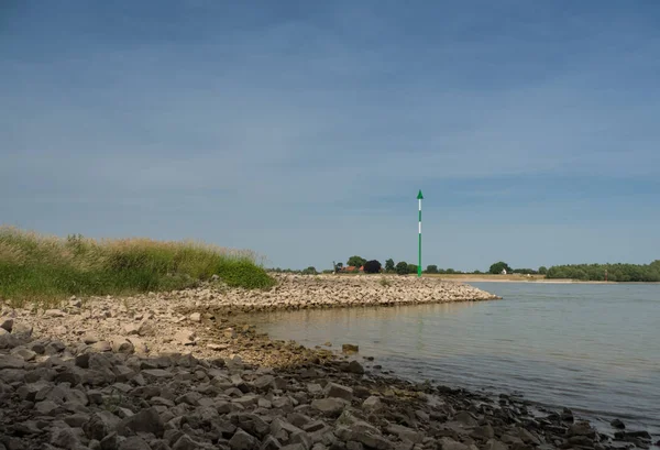 Ren, Kalkar, Almanya güneşli bir günde groyne