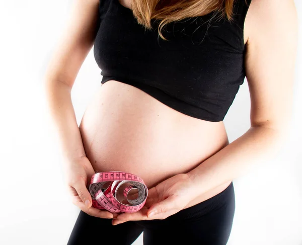 Mladá Těhotná Žena Měří Svůj Pas Měřicí Páskou Dietou Zdravým — Stock fotografie