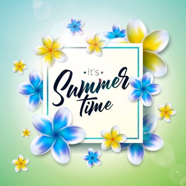 Doğal yeşil arka planda çiçekli Summer Time illüstrasyonu. Pankart, broşür, davetiye, broşür, poster veya tebrik kartı için Tropik Tatil tipografik tasarım şablonu.