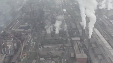 orta Avrupa mittal en büyük çelik üreticisi , üzerinde çekilen hava drone , Bu klip iki farklı derecelendirme mevcuttur , 10bit renk veya dji renk lut 