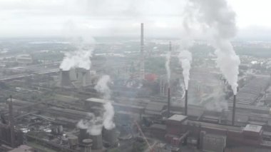 orta Avrupa mittal en büyük çelik üreticisi , üzerinde çekilen hava drone , Bu klip iki farklı derecelendirme mevcuttur , 10bit renk veya dji renk lut 