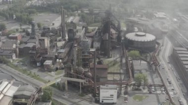  Sanayi kompleksi turistik yer ostrava vitkovice dönüştü , Bu klip iki farklı derecelendirme mevcuttur, 10bit renk veya dji renk lut . 1828-1998 yılları arasında kömürün maden ve domuz demiri üretildiği Ostrava