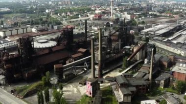  Sanayi kompleksi turistik yer ostrava vitkovice dönüştü , Bu klip iki farklı derecelendirme mevcuttur, 10bit renk veya dji renk lut . 1828-1998 yılları arasında kömürün maden ve domuz demiri üretildiği Ostrava