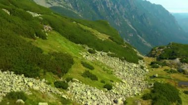 Siklawa şelale saä lÄ±k gÃ¶rÃ1/4nTÃ1/4sÃ1/4 yakÄ±nlarÄ±ndaki YÃ1/4ksek Tatras' Ä±n Güzel Hava ManzaralarÄ± drone ile bu klip iki farklÄ± derecede mevcuttur, 10bit renkli veya dji renk lut 