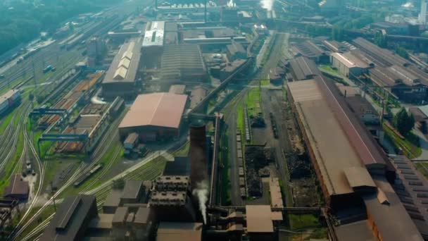 捷克共和国炼钢厂的空中镜头 这个剪辑有两种不同的分级 10位颜色或 Dji Lut — 图库视频影像