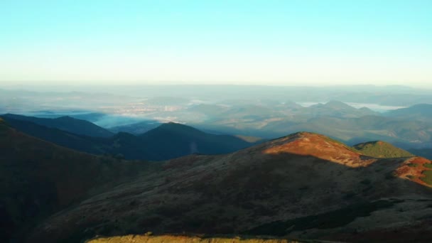 Tiro Aéreo Bela Paisagem Nas Montanhas Nascer Sol — Vídeo de Stock