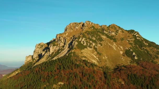 Antenn Utsikt Över Vackraste Bergen Slovakien Vid Soluppgången Höstfärger — Stockvideo