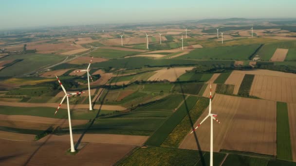 Veduta Aerea Wind Turbines Farm Campi Agricoli Austria Terreni Agricoli — Video Stock