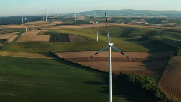 Luchtfoto Van Wind Turbines Van Opslaan Energie Besparen Wereld Video — Stockvideo