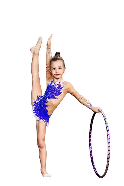 Meisje is betrokken bij de ritmische gymnastiek met hoepel geïsoleerd op wit. — Stockfoto