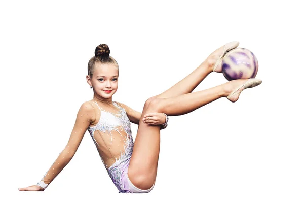 Meisje is betrokken bij de ritmische gymnastiek met bal geïsoleerd op wit. — Stockfoto