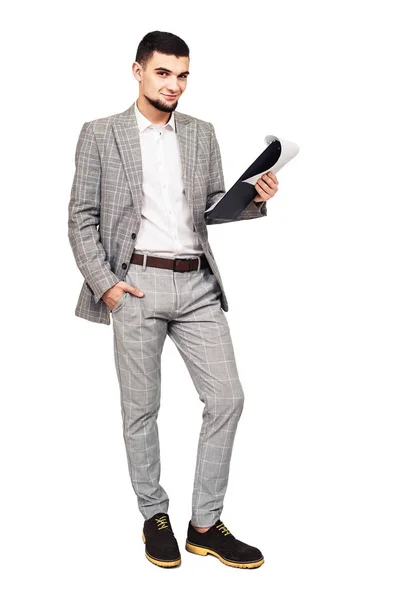 Připravuji se na představení. mladý stylový chlapík v šedém obleku s tabletem v ruce — Stock fotografie