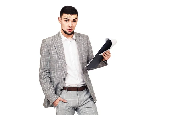 Preparándose para la actuación. joven chico con estilo en un traje gris con una tableta en la mano —  Fotos de Stock