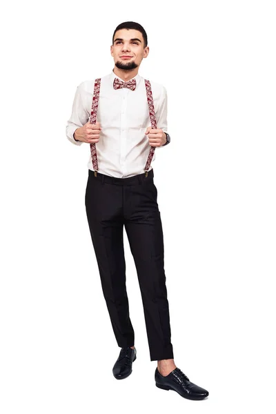 时尚的年轻胡须的家伙在衬衫, 裤子和吊带摆在白色的背景 — 图库照片