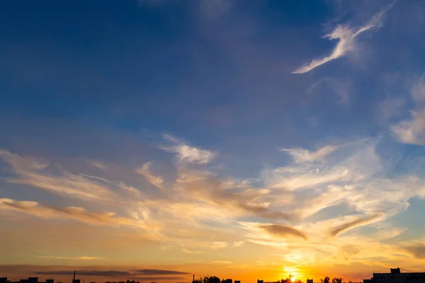 Gyönyörű Naplementekor Cirrus Felhőkkel — Stock Fotó