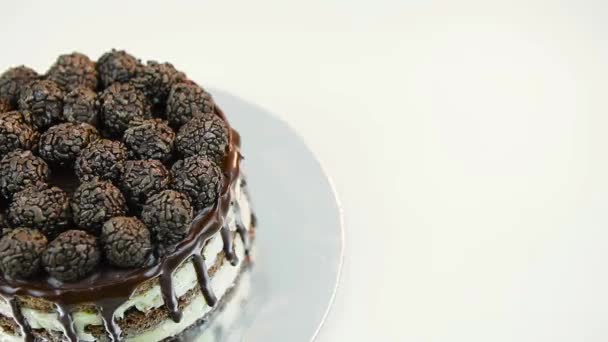 白い背景で誕生日ケーキ — ストック動画
