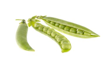 izole beyaz zemin üzerine yeşil bezelye üç bakla