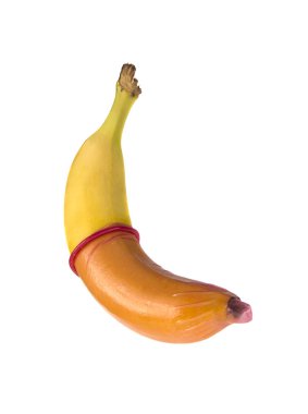 beyaz zemin üzerine kırmızı kondomun muz