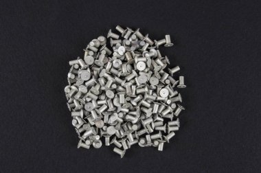 metal için farklı perçin