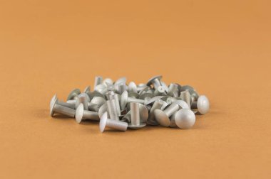 metal için farklı perçin